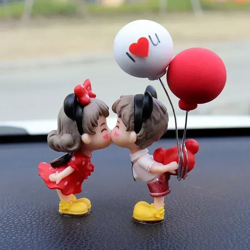 Cartoon Resin Couples Figurine Cute Lovers Balloon Ornament for Car Dashboard  Office Desktop Home Decor Lovely Kiss Miniatures