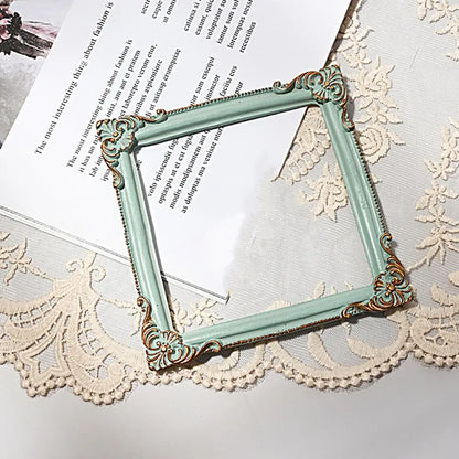 Photo Frame Nordic Style Golden Embossment Pictures Display Frame Wedding Party Picture Frame Jewelry Display Photography Prop