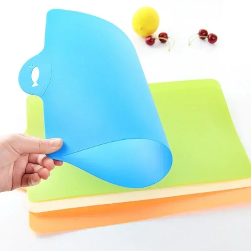 Household Kitchen Tool Random Color Cooking Solid Color Flexible Plastic Cutting Board Food Slice Cut Chopping Block Accessories