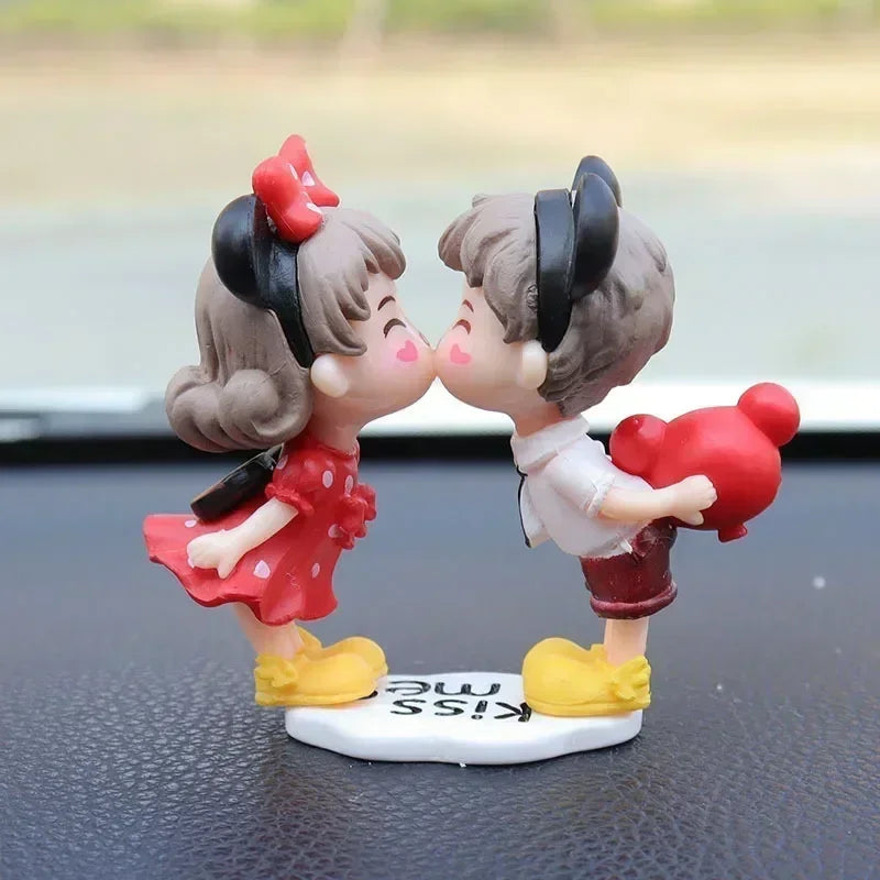 Cartoon Resin Couples Figurine Cute Lovers Balloon Ornament for Car Dashboard  Office Desktop Home Decor Lovely Kiss Miniatures